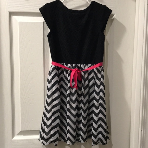 Dress - Picture 2 of 4